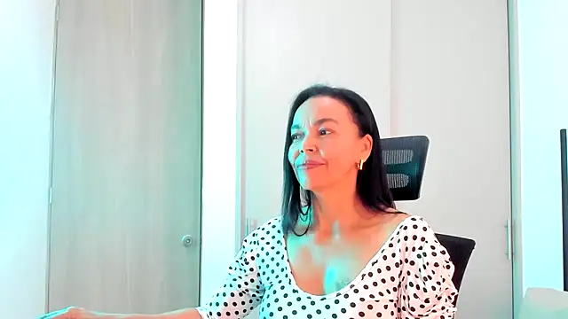 Evawalker  online show from 09-28-25, 04:23