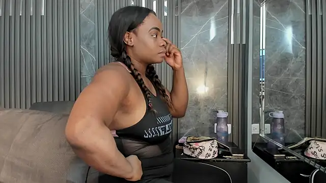 SaraiEvans online show from 10-04-25, 05:16