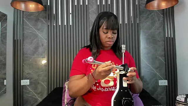 SaraiEvans online show from 12-14-25, 03:34