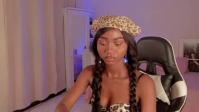 Snapshot of SavannahWildee chatting on 12-05-24, 08:55 SavannahWildee online show from 12-05-24, 08:55