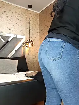 Snapshot of Michelle_Brito1 chatting on 02-15-25, 10:55 Michelle Brito1 online show from 02-15-25, 10:55