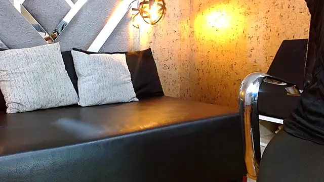 Snapshot of Michelle_Brito1 chatting on 02-23-25, 01:21 Michelle Brito1 online show from 02-23-25, 01:21