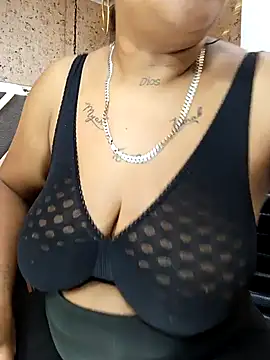 Snapshot of Michelle_Brito1 chatting on 02-27-25, 11:59 Michelle Brito1 online show from 02-27-25, 11:59