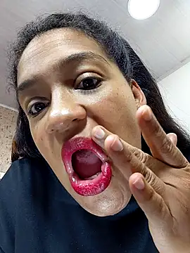 Snapshot of Michelle_Brito1 chatting on 10-23-25, 10:41 Michelle Brito1 online show from 10-23-25, 10:41