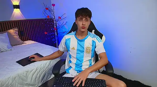 Snapshot of JoseloEvans chatting on 03-15-25, 08:43 JoseloEvans online show from 03-15-25, 08:43