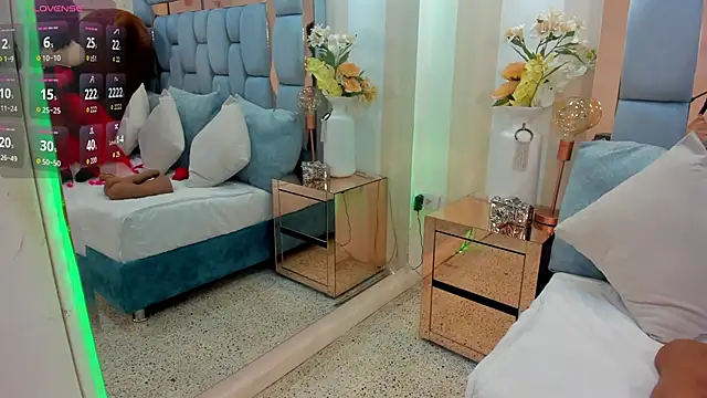 Snapshot of karina_mason chatting on 10-24-25, 12:34 karina mason online show from 10-24-25, 12:34