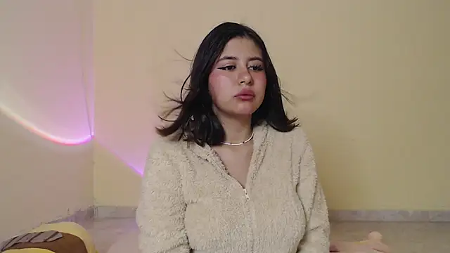 Snapshot of _maiahairy_ chatting on 02-25-25, 01:06  maiahairy  online show from 02-25-25, 01:06