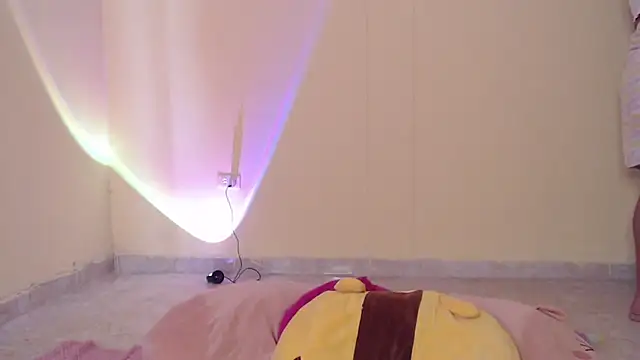 Snapshot of _maiahairy_ chatting on 03-19-25, 04:24  maiahairy  online show from 03-19-25, 04:24