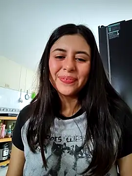 Snapshot of _maiahairy_ chatting on 12-17-25, 12:44 maiahairy online show from 12-17-25, 12:44