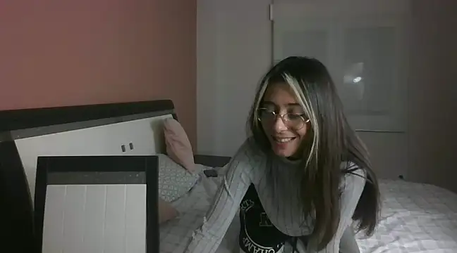 Snapshot of SOFIASWEETSECRETT chatting on 12-29-24, 06:27 SOFIASWEETSECRETT online show from 12-29-24, 06:27