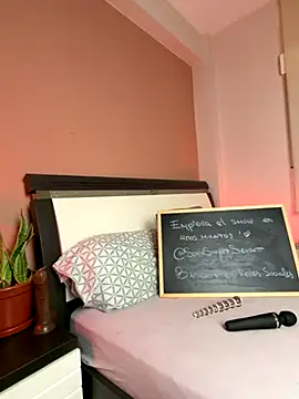 Snapshot of SOFIASWEETSECRETT chatting on 11-07-25, 09:42 SOFIASWEETSECRETT online show from 11-07-25, 09:42