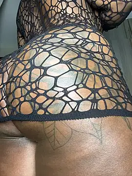 Hugemassivebootie online show from 07-10-26, 05:26