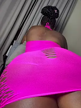 Hugemassivebootie online show from 07-19-26, 05:49