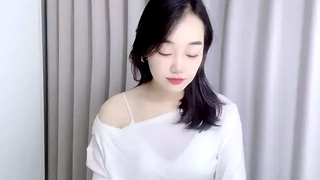 cloud8822 online show from 11-06-25, 05:19