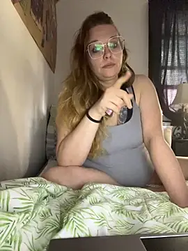 Snapshot of Lalalynn chatting on 11-06-25, 05:25 Lalalynn online show from 11-06-25, 05:25