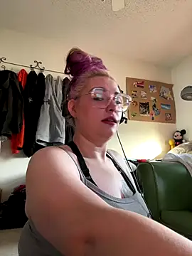 Snapshot of Lalalynn chatting on 12-04-25, 03:32 Lalalynn online show from 12-04-25, 03:32