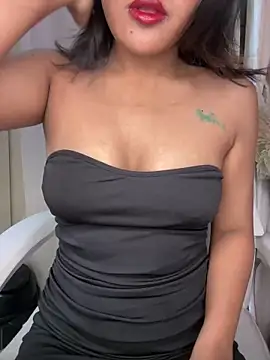 Snapshot of LeisyXO chatting on 02-18-25, 07:52 LeisyXO online show from 02-18-25, 07:52