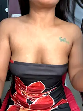 LeisyXO online show from 11-17-25, 07:19