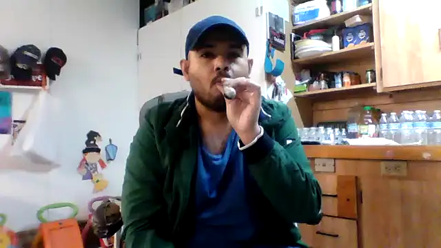 Snapshot of JooveyRose chatting on 03-05-25, 07:16 JooveyRose online show from 03-05-25, 07:16
