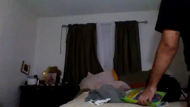 Snapshot of JooveyRose chatting on 10-05-25, 04:11 JooveyRose online show from 10-05-25, 04:11