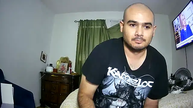 Snapshot of JooveyRose chatting on 10-05-25, 05:44 JooveyRose online show from 10-05-25, 05:44