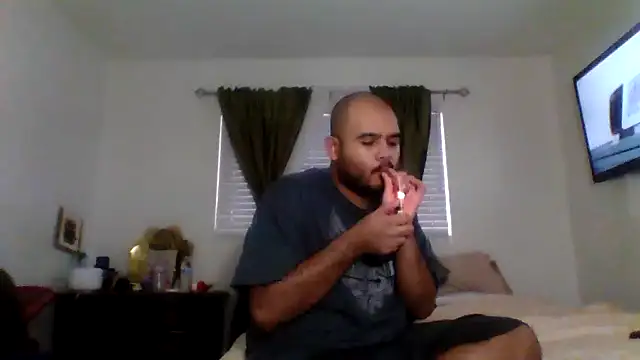 Snapshot of JooveyRose chatting on 10-15-25, 06:19 JooveyRose online show from 10-15-25, 06:19