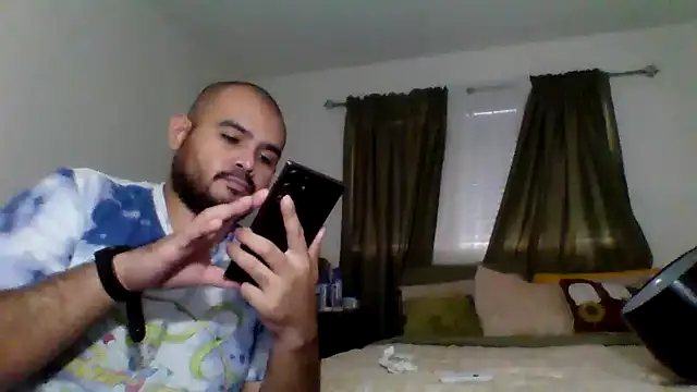 Snapshot of JooveyRose chatting on 10-18-25, 06:41 JooveyRose online show from 10-18-25, 06:41