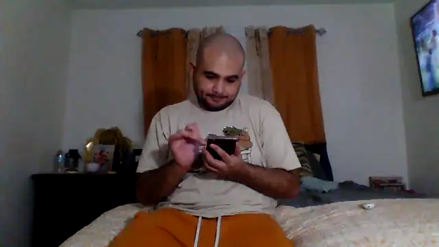 Snapshot of JooveyRose chatting on 12-22-25, 06:21 JooveyRose online show from 12-22-25, 06:21