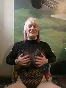 Snapshot of poussichienne chatting on 01-22-25, 08:29 poussichienne online show from 01-22-25, 08:29