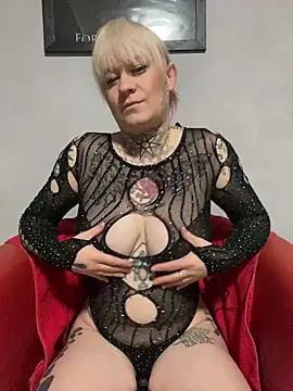 Snapshot of poussichienne chatting on 02-09-25, 01:56 poussichienne online show from 02-09-25, 01:56