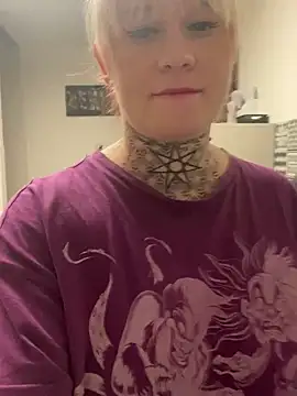 Snapshot of poussichienne chatting on 02-13-25, 05:33 poussichienne online show from 02-13-25, 05:33