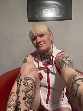 Snapshot of poussichienne chatting on 02-14-25, 01:29 poussichienne online show from 02-14-25, 01:29