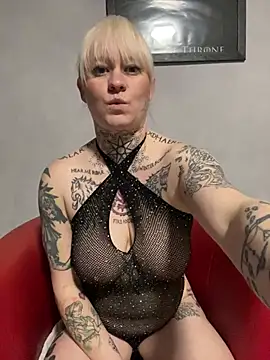 Snapshot of poussichienne chatting on 02-27-25, 04:53 poussichienne online show from 02-27-25, 04:53