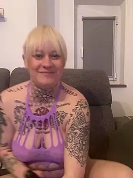 Snapshot of poussichienne chatting on 03-03-25, 07:39 poussichienne online show from 03-03-25, 07:39