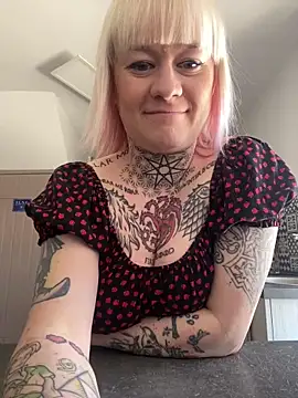 Snapshot of poussichienne chatting on 03-06-25, 10:41 poussichienne online show from 03-06-25, 10:41