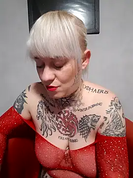 Snapshot of poussichienne chatting on 10-23-25, 02:05 poussichienne online show from 10-23-25, 02:05