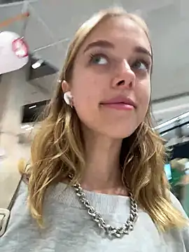 Snapshot of enjoy_my_beauty chatting on 01-11-25, 04:38 enjoy my beauty online show from 01-11-25, 04:38