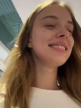 Snapshot of enjoy_my_beauty chatting on 02-09-25, 07:38 enjoy my beauty online show from 02-09-25, 07:38