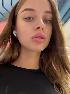 Snapshot of enjoy_my_beauty chatting on 02-19-25, 04:55 enjoy my beauty online show from 02-19-25, 04:55