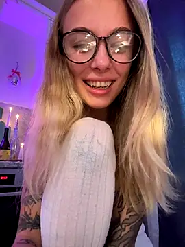 Snapshot of enjoy_my_beauty chatting on 09-21-25, 06:04 enjoy my beauty online show from 09-21-25, 06:04