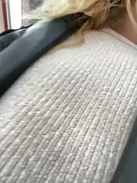 Snapshot of enjoy_my_beauty chatting on 10-10-25, 06:56 enjoy my beauty online show from 10-10-25, 06:56