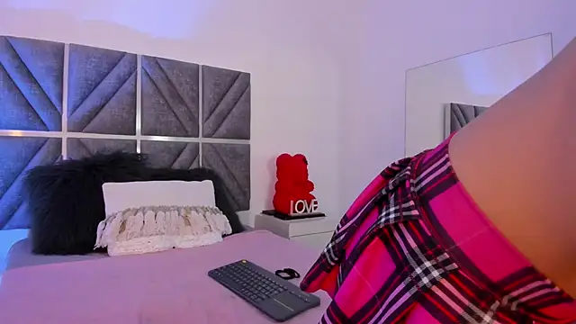 Laura Dicardy online show from 10-09-25, 07:45