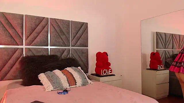 Laura Dicardy online show from 10-25-25, 07:41