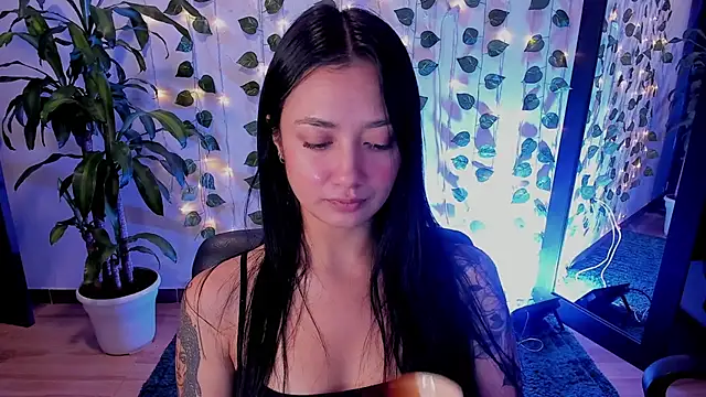 Snapshot of mariiana-diaz chatting on 03-10-25, 01:10 mariiana-diaz online show from 03-10-25, 01:10