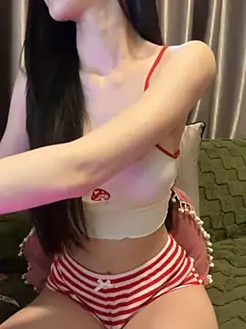 Snapshot of Almiraa68 chatting on 12-13-24, 07:25 Almiraa68 online show from 12-13-24, 07:25