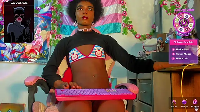 Snapshot of Effy_Marinn chatting on 10-28-25, 08:29 Effy Marinn online show from 10-28-25, 08:29