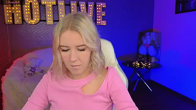 Snapshot of Selenatrend chatting on 12-03-24, 12:16 Selenatrend online show from 12-03-24, 12:16