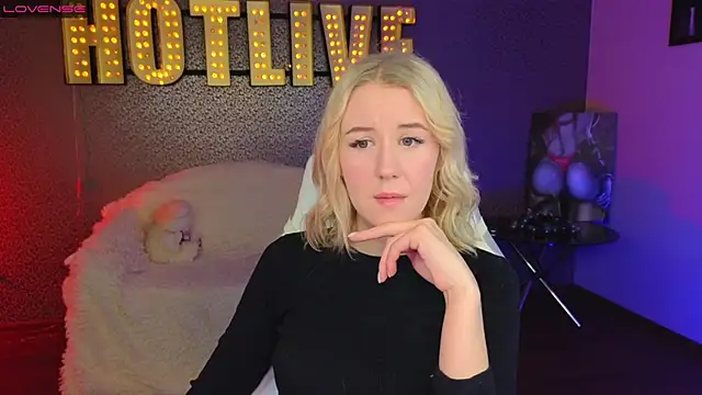 Snapshot of Selenatrend chatting on 12-14-24, 06:24 Selenatrend online show from 12-14-24, 06:24