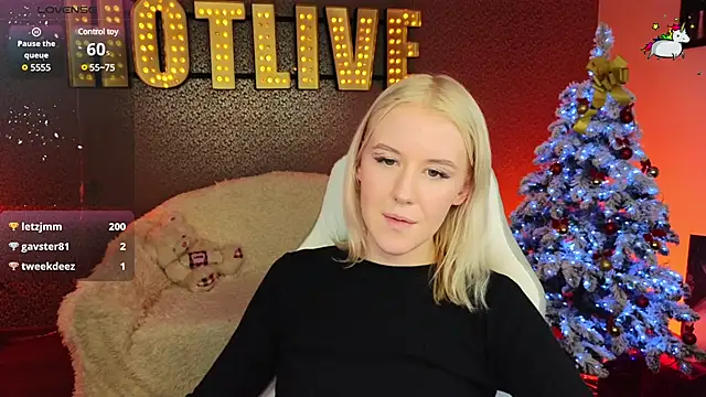 Snapshot of Selenatrend chatting on 12-21-24, 03:20 Selenatrend online show from 12-21-24, 03:20