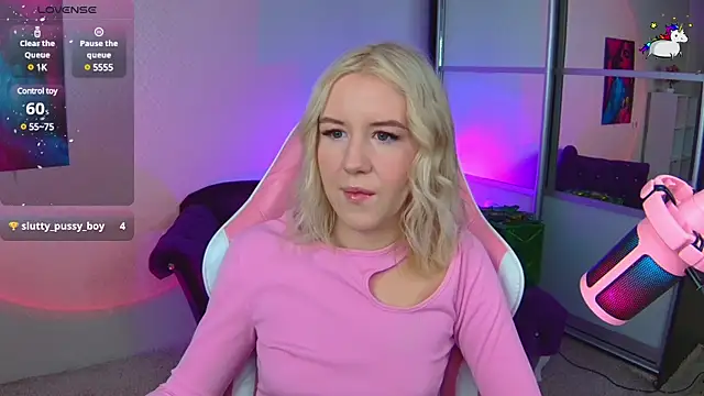 Snapshot of Selenatrend chatting on 12-26-24, 06:41 Selenatrend online show from 12-26-24, 06:41